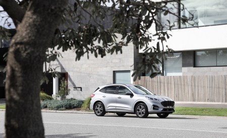 2022 Ford Escape PHEV AU version Front Three-Quarter Wallpapers 450x275 (44)