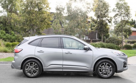 2022 Ford Escape PHEV AU version Side Wallpapers 450x275 (61)