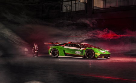 2022 Lamborghini Huracan GT3 EVO2 Front Three-Quarter Wallpapers 450x275 (24)