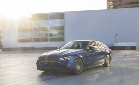 2022 Mercedes-Benz C-Class (US-Spec) Front Three-Quarter Wallpapers 450x275 (31)