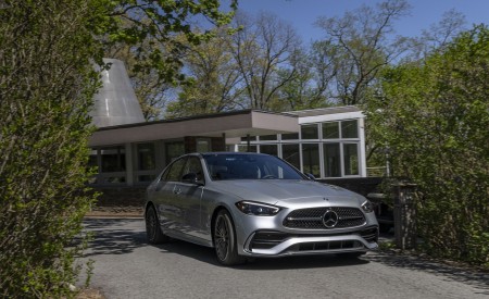 2022 Mercedes-Benz C-Class (US-Spec) Front Three-Quarter Wallpapers 450x275 (85)