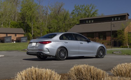 2022 Mercedes-Benz C-Class (US-Spec) Rear Three-Quarter Wallpapers 450x275 (93)