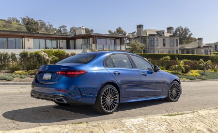 2022 Mercedes-Benz C-Class (US-Spec) Rear Three-Quarter Wallpapers 450x275 (42)