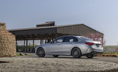 2022 Mercedes-Benz C-Class (US-Spec) Rear Three-Quarter Wallpapers 450x275 (94)