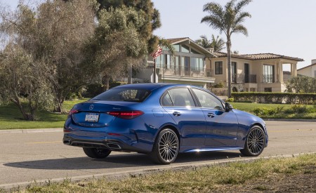 2022 Mercedes-Benz C-Class (US-Spec) Rear Three-Quarter Wallpapers 450x275 (43)