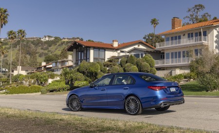 2022 Mercedes-Benz C-Class (US-Spec) Rear Three-Quarter Wallpapers 450x275 (44)
