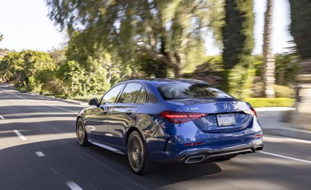 2022 Mercedes-Benz C-Class (US-Spec) Rear Three-Quarter Wallpapers 450x275 (12)