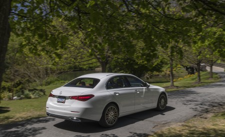 2022 Mercedes-Benz C-Class (US-Spec) Rear Three-Quarter Wallpapers 450x275 (99)