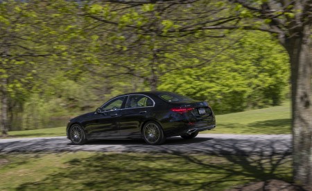 2022 Mercedes-Benz C-Class (US-Spec) Rear Three-Quarter Wallpapers 450x275 (98)