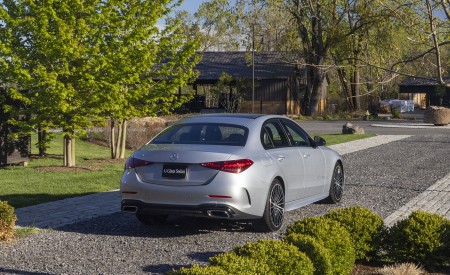 2022 Mercedes-Benz C-Class (US-Spec) Rear Three-Quarter Wallpapers 450x275 (86)