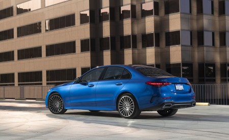 2022 Mercedes-Benz C-Class (US-Spec) Rear Three-Quarter Wallpapers 450x275 (37)