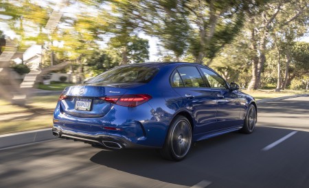 2022 Mercedes-Benz C-Class (US-Spec) Rear Three-Quarter Wallpapers 450x275 (14)