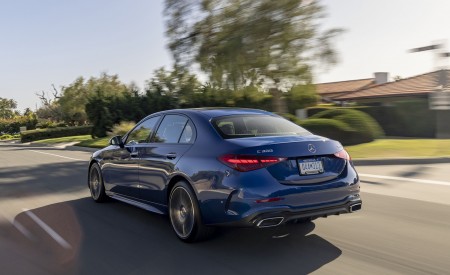 2022 Mercedes-Benz C-Class (US-Spec) Rear Three-Quarter Wallpapers 450x275 (3)