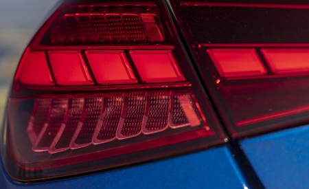 2022 Mercedes-Benz C-Class (US-Spec) Tail Light Wallpapers 450x275 (60)