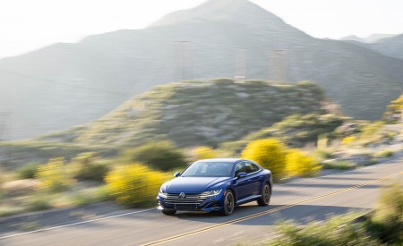 2022 Volkswagen Arteon Front Three-Quarter Wallpapers 450x275 (11)