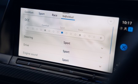 2022 Volkswagen Golf R Estate UK version Central Console Wallpapers 450x275 (36)