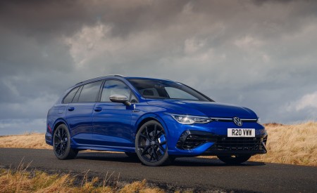 2022 Volkswagen Golf R Estate UK version Front Three-Quarter Wallpapers 450x275 (11)