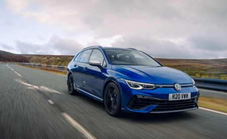 2022 Volkswagen Golf R Estate UK version Front Three-Quarter Wallpapers 450x275 (3)