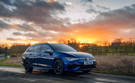 2022 Volkswagen Golf R Estate UK version Front Three-Quarter Wallpapers 450x275 (18)