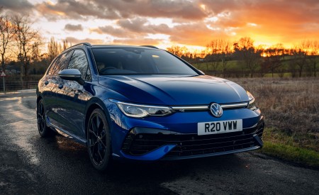 2022 Volkswagen Golf R Estate UK version Front Wallpapers 450x275 (20)