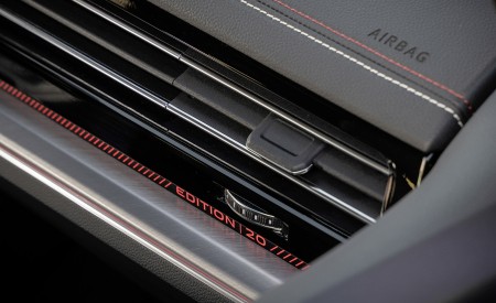 2022 Volkswagen Touareg EDITION 20 Interior Detail Wallpapers 450x275 (10)