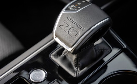 2022 Volkswagen Touareg EDITION 20 Interior Detail Wallpapers 450x275 (11)