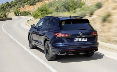 2022 Volkswagen Touareg EDITION 20 Rear Three-Quarter Wallpapers 450x275 (2)