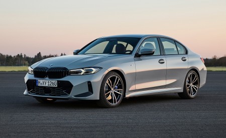 2023 BMW 3 Series Front Three-Quarter Wallpapers 450x275 (17)