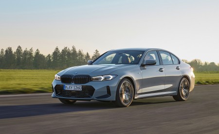 2023 BMW 3 Series Front Three-Quarter Wallpapers 450x275 (11)
