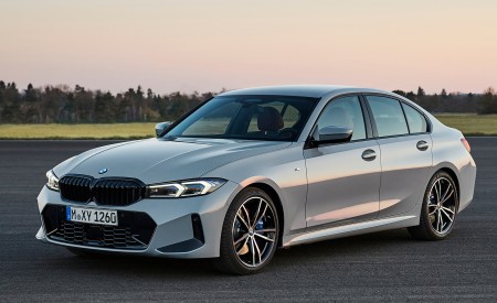 2023 BMW 3 Series Front Three-Quarter Wallpapers 450x275 (18)
