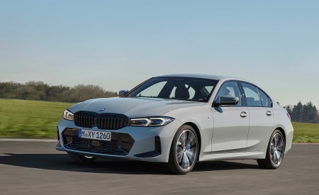 2023 BMW 3 Series Front Three-Quarter Wallpapers 450x275 (12)