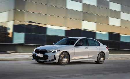 2023 BMW 3 Series Front Three-Quarter Wallpapers 450x275 (24)