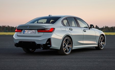 2023 BMW 3 Series Rear Three-Quarter Wallpapers 450x275 (19)