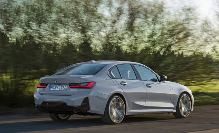 2023 BMW 3 Series Rear Three-Quarter Wallpapers 450x275 (15)