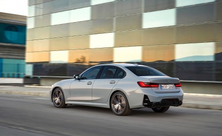 2023 BMW 3 Series Rear Three-Quarter Wallpapers 450x275 (23)