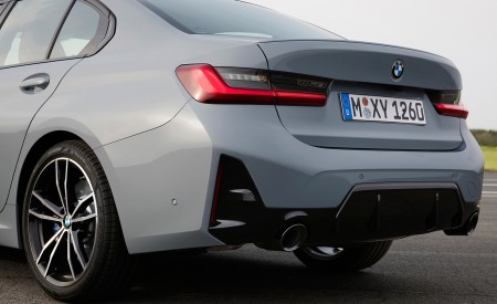 2023 BMW 3 Series Rear Wallpapers 450x275 (33)