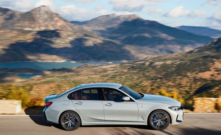 2023 BMW 3 Series Side Wallpapers 450x275 (10)