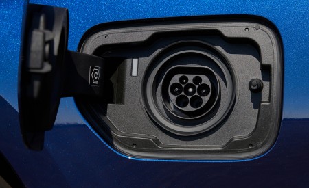 2023 BMW 3 Series Touring Charging Connector Wallpapers 450x275 (25)
