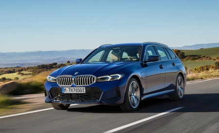 2023 BMW 3 Series Touring Front Three-Quarter Wallpapers 450x275 (2)
