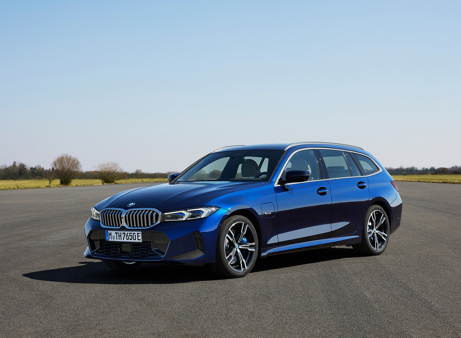 2023 BMW 3 Series Touring Front Three-Quarter Wallpapers (14)