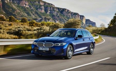 2023 BMW 3 Series Touring Front Three-Quarter Wallpapers 450x275 (5)