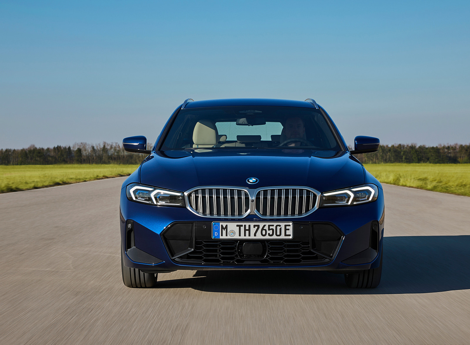 2023 BMW 3 Series Touring Front Wallpapers (12)