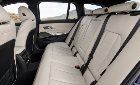 2023 BMW 3 Series Touring Interior Rear Seats Wallpapers 450x275 (34)