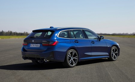 2023 BMW 3 Series Touring Rear Three-Quarter Wallpapers 450x275 (16)