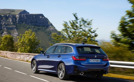 2023 BMW 3 Series Touring Rear Three-Quarter Wallpapers 450x275 (4)