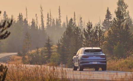 2023 Bentley Bentayga Extended Wheelbase Artistic (Color: Portofino) Rear Wallpapers 450x275 (5)