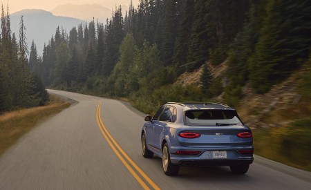 2023 Bentley Bentayga Extended Wheelbase Artistic (Color: Portofino) Rear Wallpapers 450x275 (3)