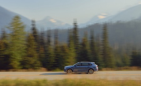 2023 Bentley Bentayga Extended Wheelbase Artistic (Color: Portofino) Side Wallpapers 450x275 (4)