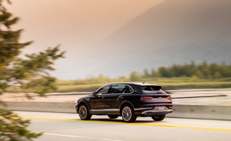 2023 Bentley Bentayga Extended Wheelbase Exquisite (Color: Damson) Rear Three-Quarter Wallpapers 450x275 (76)
