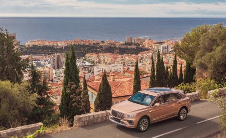 2023 Bentley Bentayga Extended Wheelbase Front Three-Quarter Wallpapers 450x275 (90)